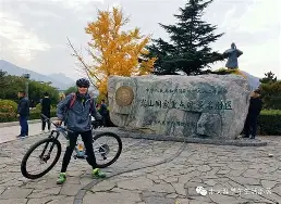 附加赛巅峰对决！嵩山烈马队小胜塞北风暴队，板球赛场再起波澜；年轻人站出来了的简单介绍